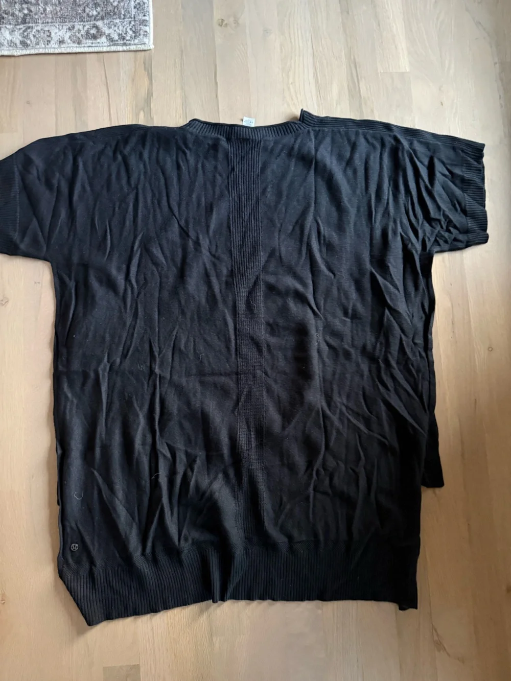 Lululemon Black Short-Sleeve Knit sweater poncho